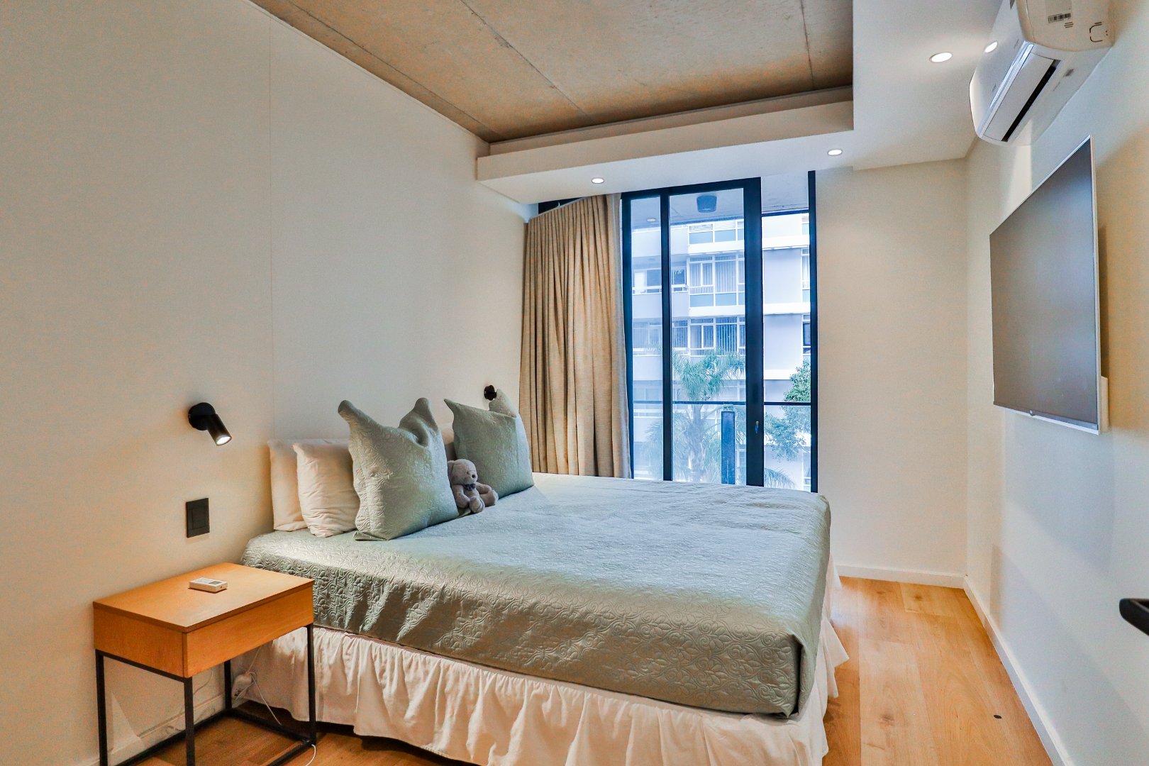 1 Bedroom Property for Sale in Sea Point Western Cape